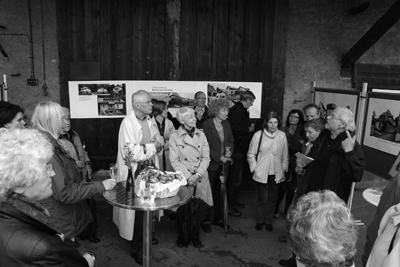 Bürgerinnen und Bürger Gaibergs informierten sich in der Ausstellung „Gaiberg: Aus Alt mach’ Neu“,  organisiert von Mitgliedern der Grünen Liste Gaiberg, über gelungene Wohnbau-Sanierungsprojekte am Ort.  (Foto: Dr. Max Haider)